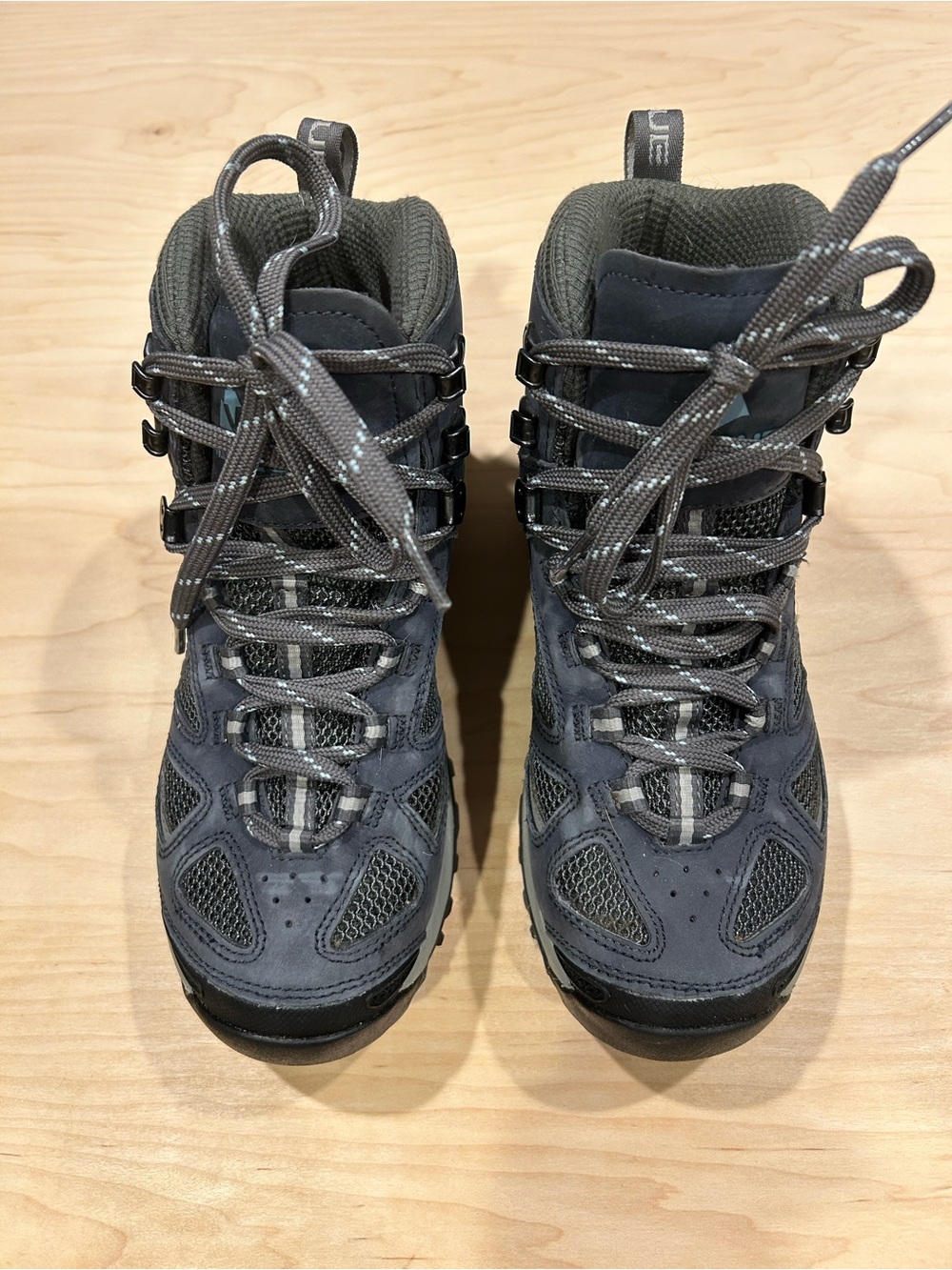 Vasque Hiking Boots - Women’s size 8 -   **Missing Insoles **
